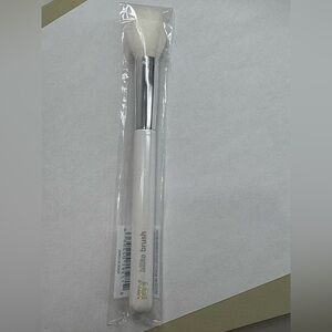 2/20🦋IBY Beauty White Makeup Brush, NEW